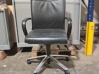 Partij diverse stoelen, o.a. vitra, klober