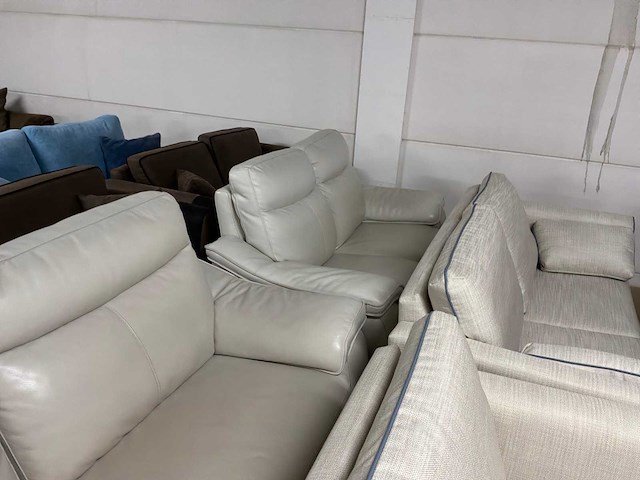 Partij diverse stoffen en leren bankstellen (32x) - afbeelding 40 van  42