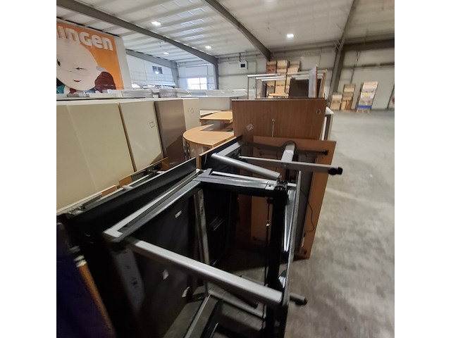 Partij diverse tafels en bureaus - afbeelding 10 van  15