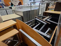 Partij diverse tafels en bureaus - afbeelding 11 van  15
