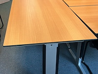 Partij diverse tafels en stoelen, ahrend/assenburg b.v.