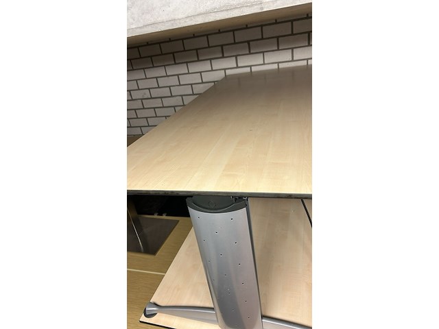 Partij diverse tafels en stoelen, ahrend/assenburg b.v. - afbeelding 5 van  11