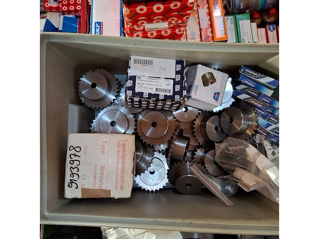 Partij diverse tandwielen, lagers en snaarpoelie's - afbeelding 2 van  11