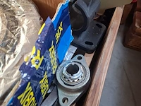 Partij diverse tandwielen, lagers en snaarpoelie's - afbeelding 11 van  11