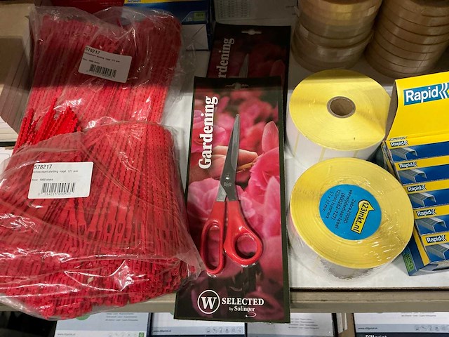 Partij diverse tape/rubber bands/kladblokken etc - afbeelding 2 van  15