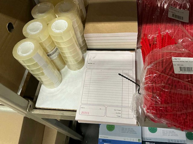 Partij diverse tape/rubber bands/kladblokken etc - afbeelding 5 van  15