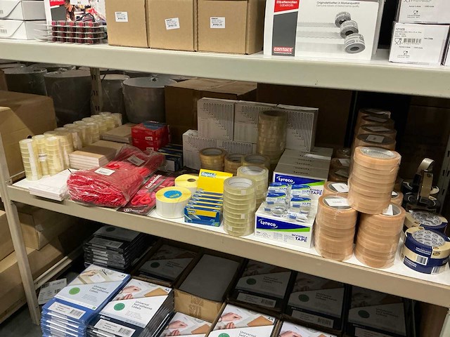 Partij diverse tape/rubber bands/kladblokken etc - afbeelding 1 van  15