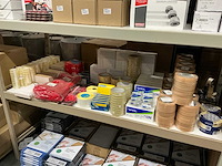 Partij diverse tape/rubber bands/kladblokken etc - afbeelding 1 van  15