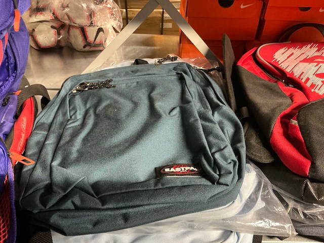 Partij diverse tassen o.a adidas/eastpack/puma/etc (32x) - afbeelding 10 van  13