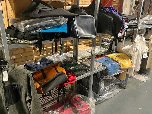 Partij diverse tassen o.a adidas/eastpack/puma/etc (32x) - afbeelding 1 van  13