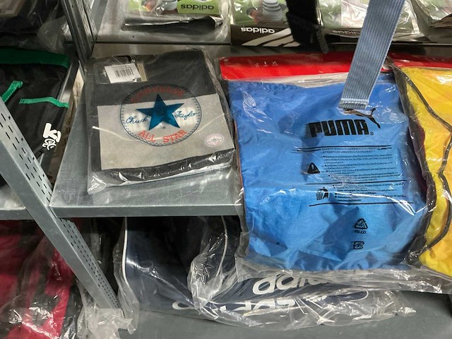 Partij diverse tassen o.a adidas/eastpack/puma/etc (32x) - afbeelding 8 van  13