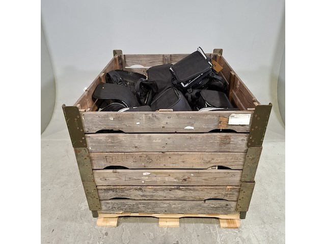 Partij diverse tassen, o.a lowepro - afbeelding 1 van  8