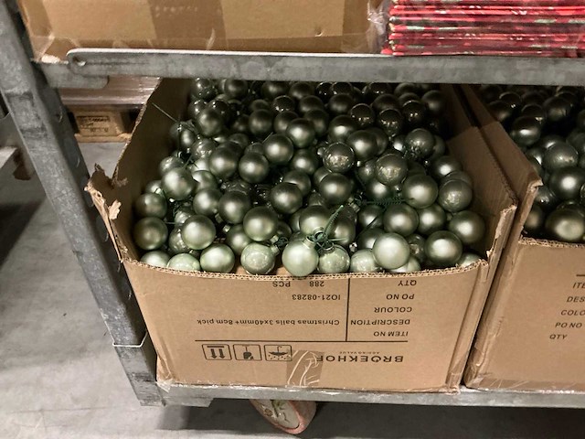 Partij diverse tassen/decoratie/kerstballen (2734x) - afbeelding 4 van  9