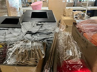Partij diverse tassen/decoratie/kerstballen (2734x) - afbeelding 8 van  9