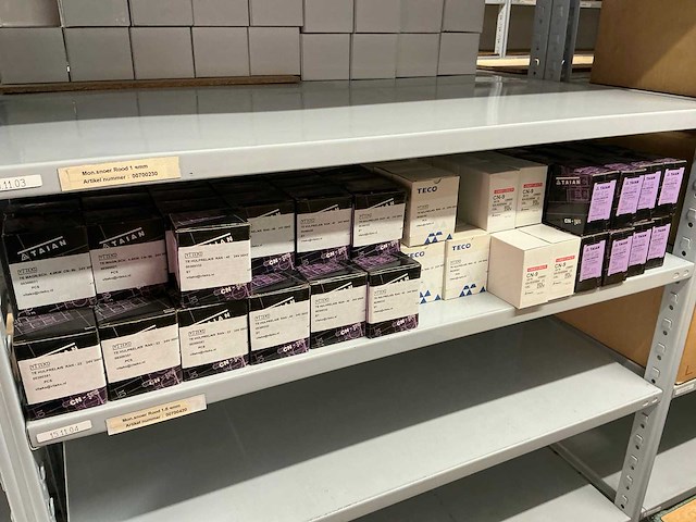 Partij diverse te hulprelais & ac magnetic contactors (157x) - afbeelding 1 van  8