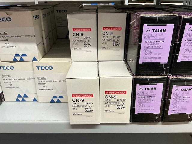 Partij diverse te hulprelais & ac magnetic contactors (157x) - afbeelding 5 van  8