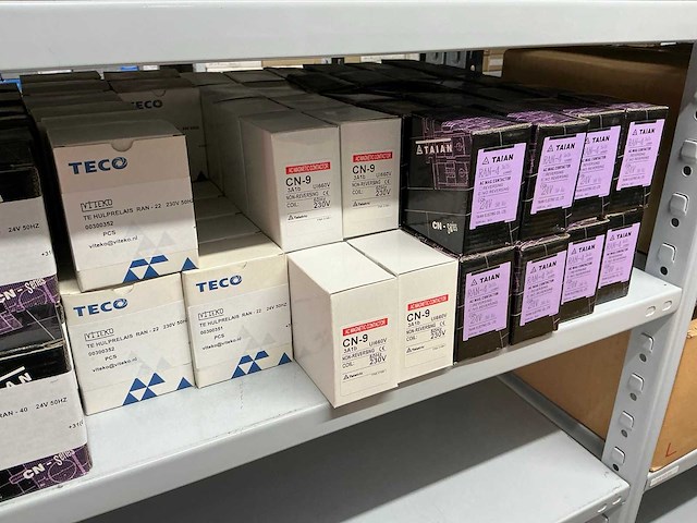 Partij diverse te hulprelais & ac magnetic contactors (157x) - afbeelding 7 van  8
