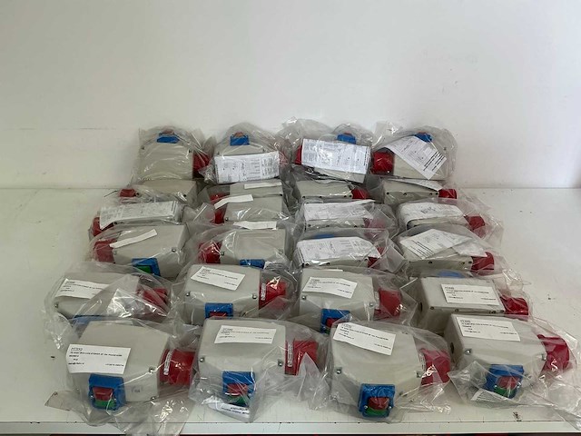 Partij diverse te kasten + cee stekers (24x) - afbeelding 1 van  7