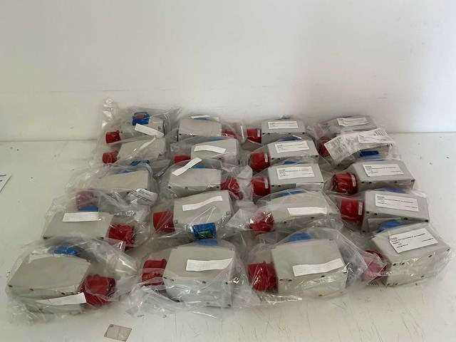 Partij diverse te kasten + cee stekkers (20x) - afbeelding 1 van  8