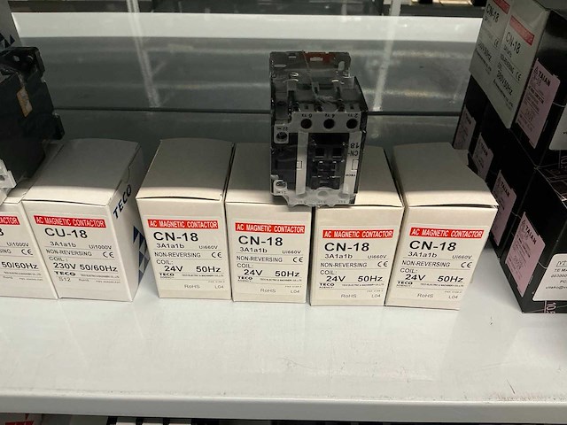 Partij diverse teco&taian schakelaars (315x) - afbeelding 6 van  21