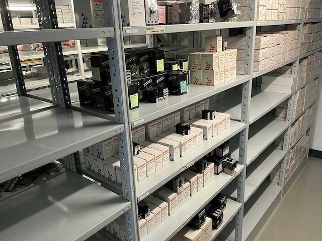 Partij diverse teco&taian schakelaars (315x) - afbeelding 1 van  21