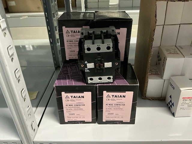 Partij diverse teco&taian schakelaars (315x) - afbeelding 14 van  21