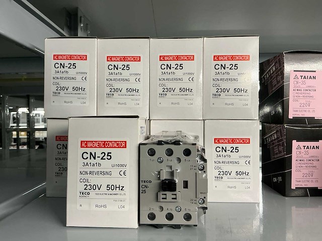 Partij diverse teco&taian schakelaars (315x) - afbeelding 15 van  21