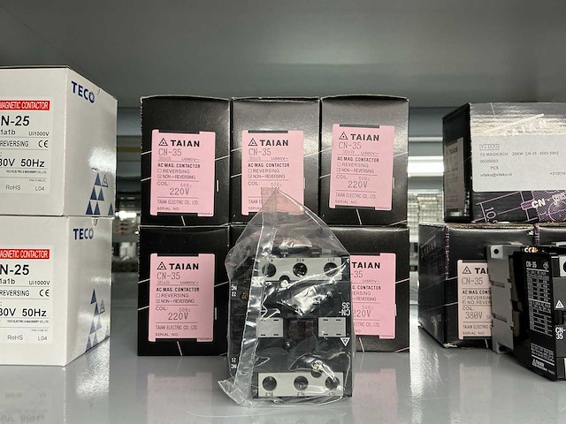 Partij diverse teco&taian schakelaars (315x) - afbeelding 16 van  21