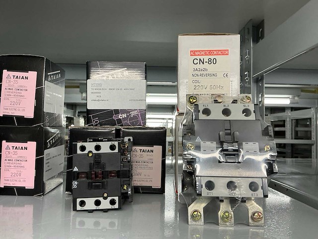 Partij diverse teco&taian schakelaars (315x) - afbeelding 17 van  21