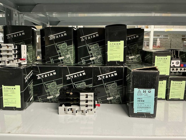 Partij diverse teco&taian schakelaars (315x) - afbeelding 20 van  21