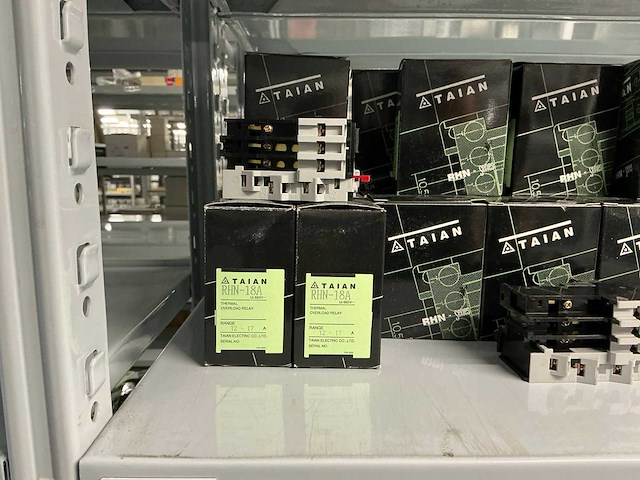 Partij diverse teco&taian schakelaars (315x) - afbeelding 21 van  21