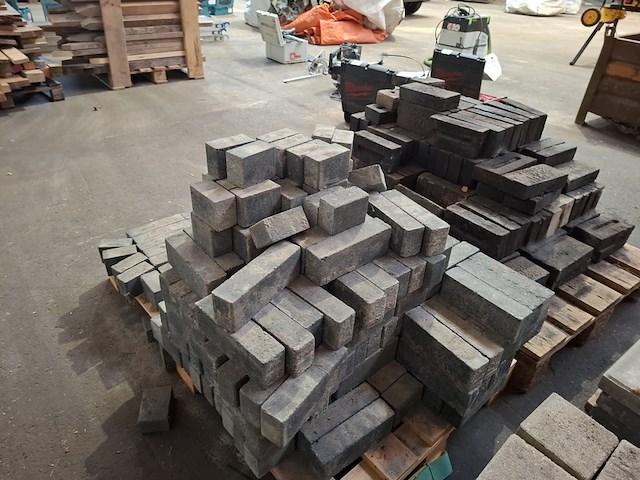 Partij diverse tegels en stenen op 5x pallet - afbeelding 2 van  19
