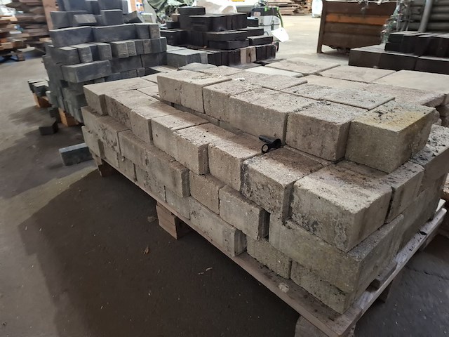 Partij diverse tegels en stenen op 5x pallet - afbeelding 3 van  19