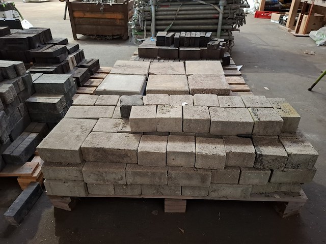 Partij diverse tegels en stenen op 5x pallet - afbeelding 4 van  19