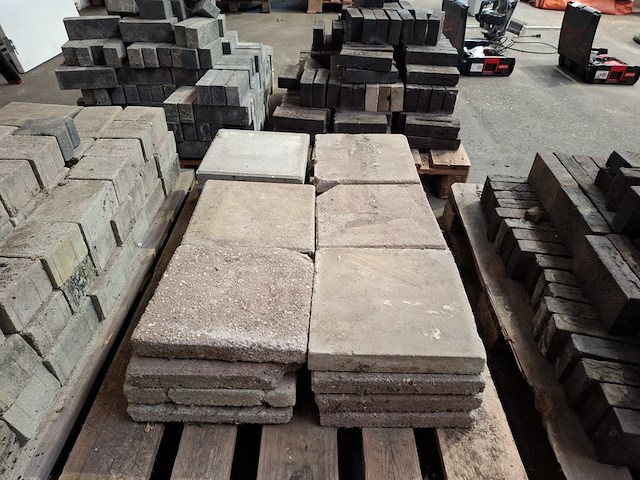 Partij diverse tegels en stenen op 5x pallet - afbeelding 7 van  19