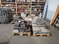Partij diverse tegels en stenen op 5x pallet - afbeelding 1 van  19