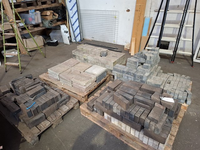 Partij diverse tegels en stenen op 5x pallet - afbeelding 13 van  19