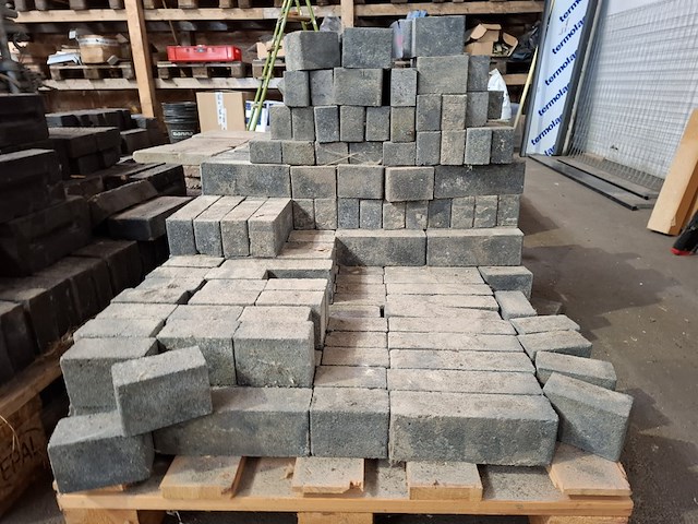 Partij diverse tegels en stenen op 5x pallet - afbeelding 17 van  19