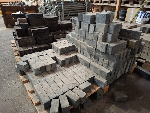 Partij diverse tegels en stenen op 5x pallet - afbeelding 18 van  19