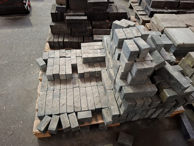 Partij diverse tegels en stenen op 5x pallet - afbeelding 19 van  19