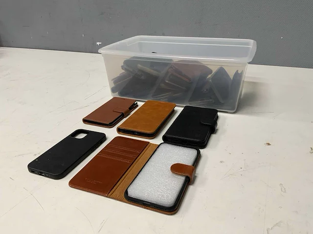 Partij diverse telefoonhoesjes - afbeelding 1 van  5