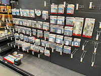 Partij diverse tess klevende strips/spijkers/haken/montageband/etc (120x) - afbeelding 1 van  5