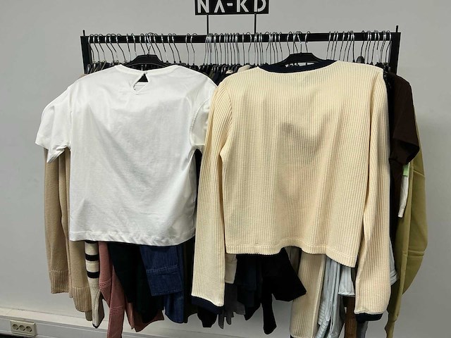 Partij diverse tiffosi/calvinkleinjeans/tommyjeans/etc dames kleding (62x) - afbeelding 9 van  49