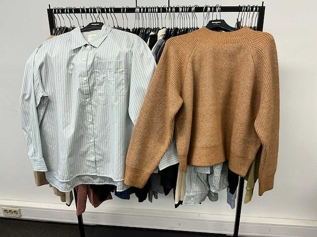 Partij diverse tiffosi/calvinkleinjeans/tommyjeans/etc dames kleding (62x) - afbeelding 10 van  49