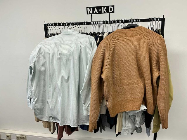 Partij diverse tiffosi/calvinkleinjeans/tommyjeans/etc dames kleding (62x) - afbeelding 11 van  49