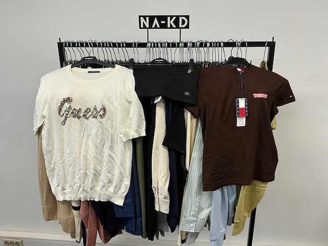 Partij diverse tiffosi/calvinkleinjeans/tommyjeans/etc dames kleding (62x) - afbeelding 15 van  49