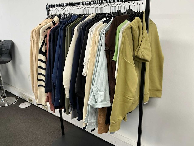 Partij diverse tiffosi/calvinkleinjeans/tommyjeans/etc dames kleding (62x) - afbeelding 12 van  49