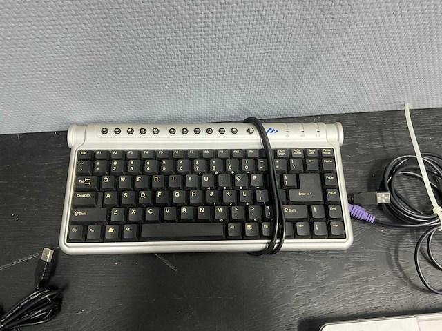 Partij diverse toetsenborden - afbeelding 11 van  16