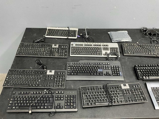 Partij diverse toetsenborden - afbeelding 2 van  16