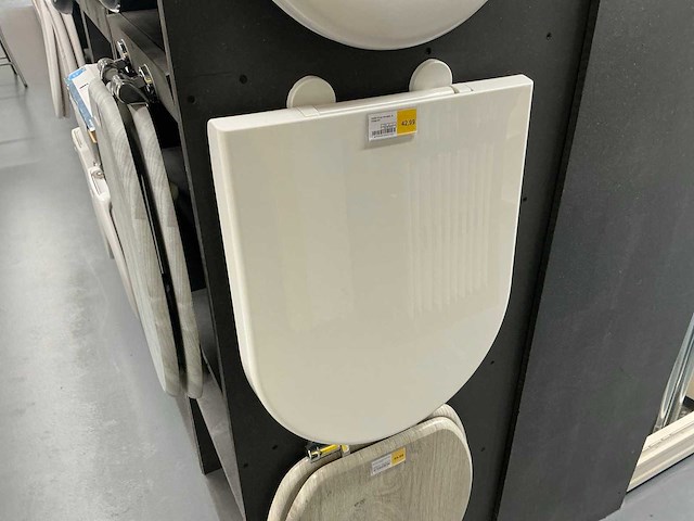 Partij diverse toiletzittingen showroommodellen (14x) - afbeelding 1 van  4